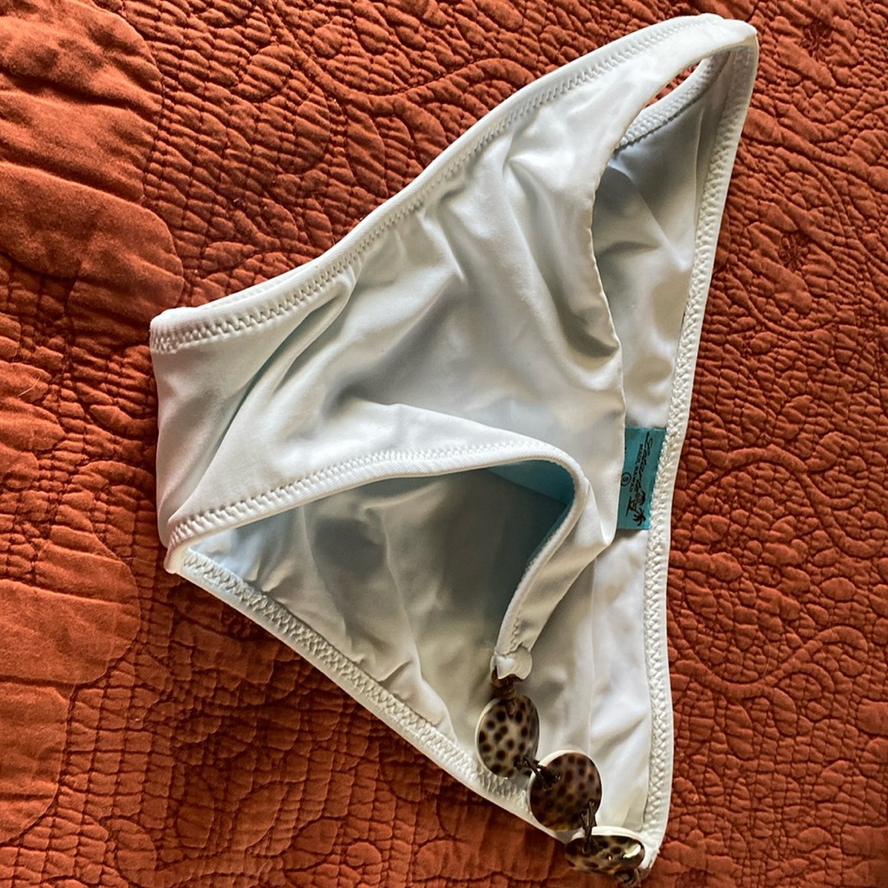Cute bikini bottom with shell string on left side. Only bottoms but versatile
